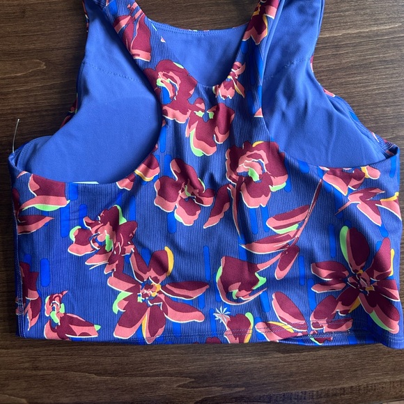 Athleta Conscious Crop Bra. Size small. A/C CUP. NWOT - Picture 2 of 3